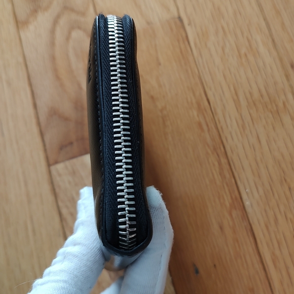 Prada leather zippy compact wallet EUC - Picture 2 of 14